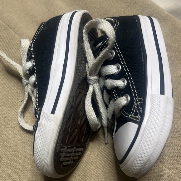 GUC! Infant Converse All Star Size 4 - Picture 2 of 5